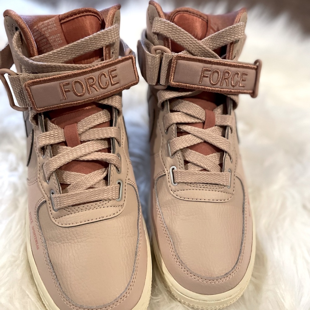 NIKE WOMENS AF1 HI UT
